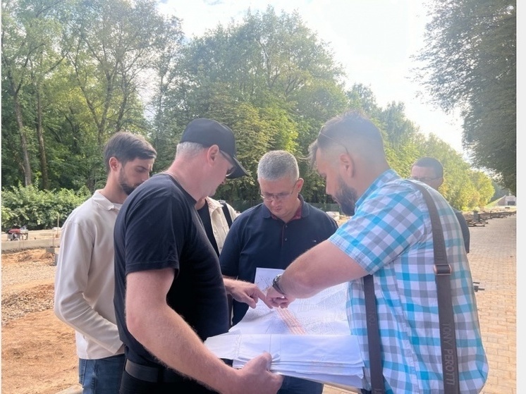 Александр Новиков контролирует ход благоустройства общественных территорий Смоленска