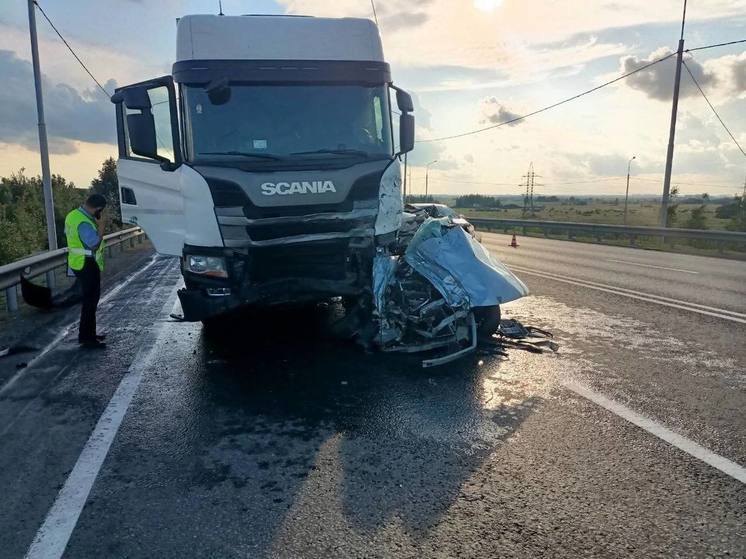 Водитель автомобиля Nissan погиб в жутком ДТП на трассе Омск-Новосибирск