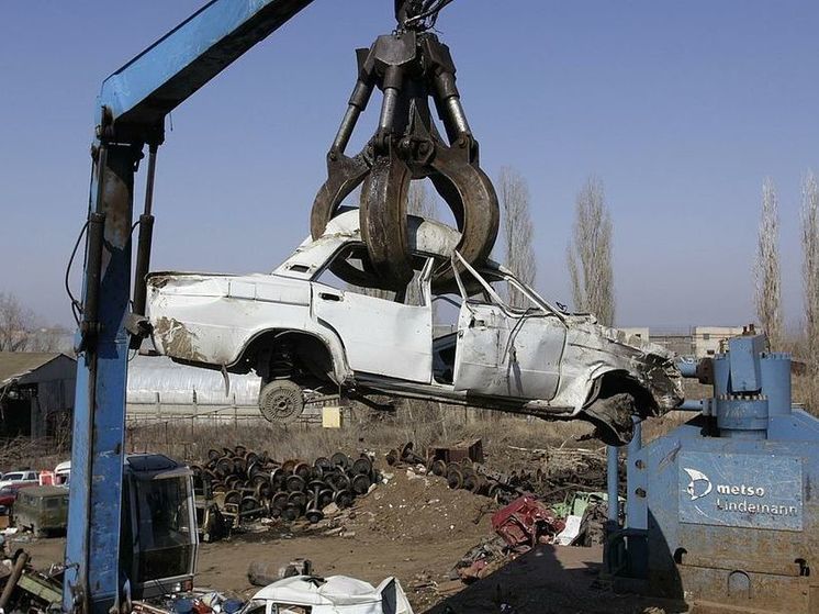 Минпромторг может оказаться от повышения утилизационного сбора на авто в России