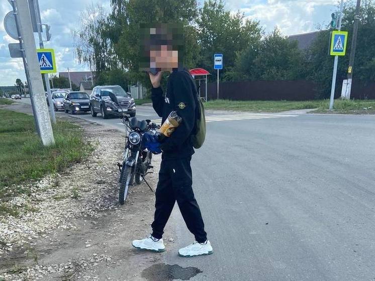 В Сасове сотрудники Госавтоинспекции остановили 15-летнего подростка на мопеде