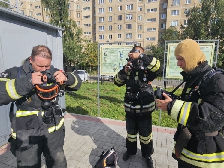 В Орле для сотрудников МЧС провели занятия в теплодымокамере