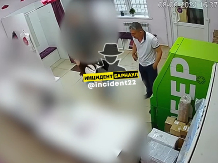 «Вы тупые»: в Барнауле мужчина неславянской внешности грубо оскорбил девушку-подростка