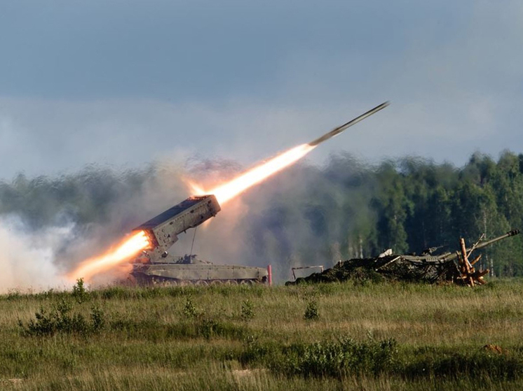 Штурмовики Су-25 и вертолеты громят украинские  резервы в Сумах
