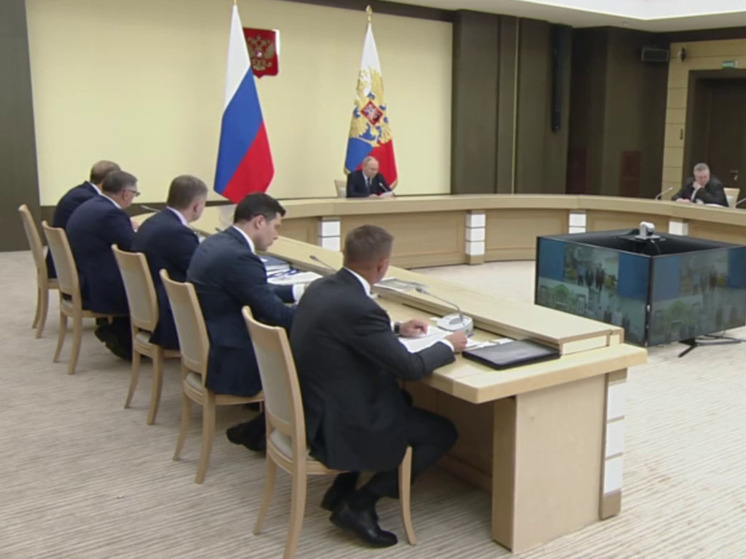 Путин поручил безотлагательно приступить к оказанию помощи жителям Курской области