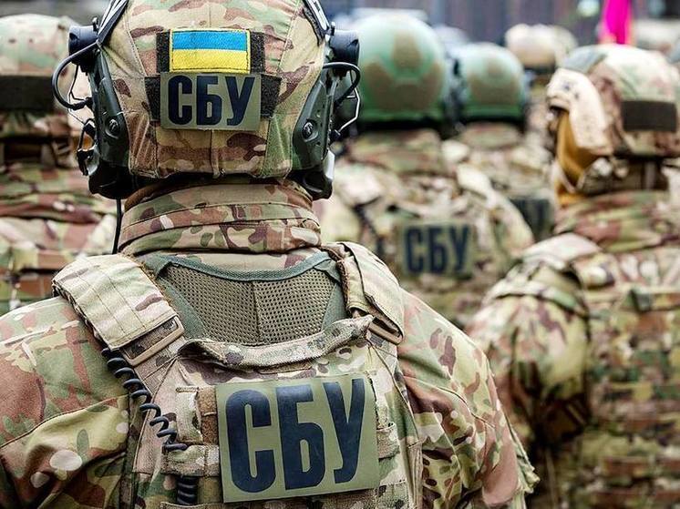 Украинец собрал деньги с 48 уклонистов за выезд из страны и сдал их СБУ