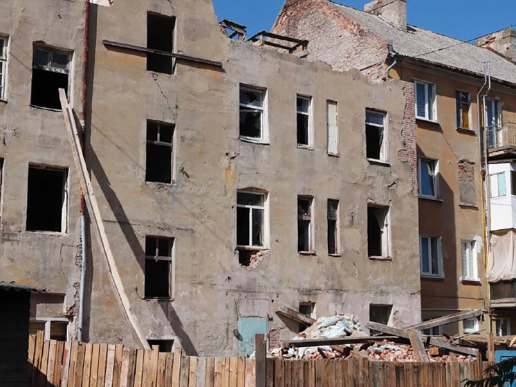 В Советске начался демонтаж старинного дома на Луначарского