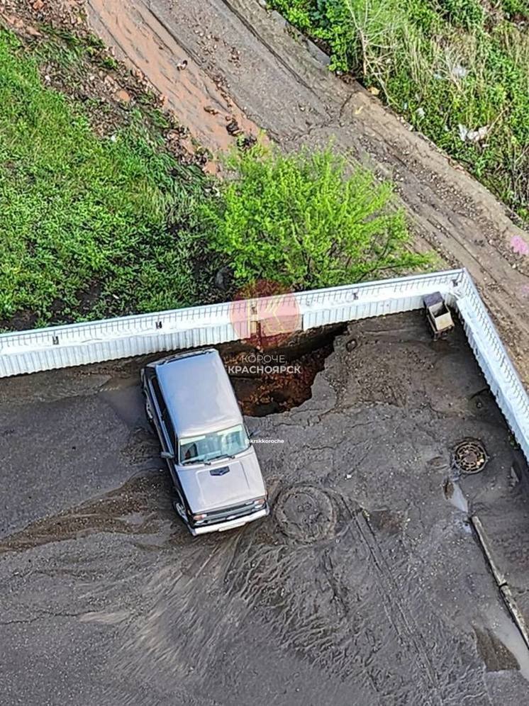 В Красноярске оползень приблизился к густонаселенному жилому комплексу