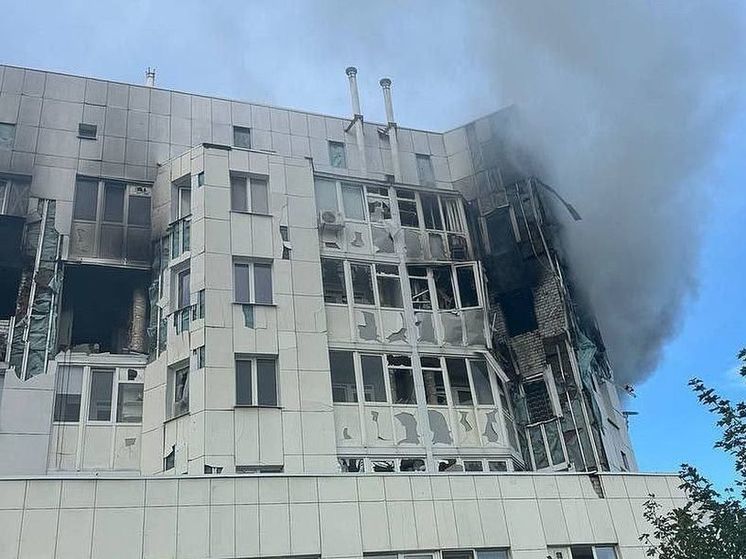 Несколько украинских БПЛА ударили по многоквартирному дому в Шебекине