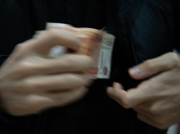 Двое заключенных попались на взятке сотруднику колонии