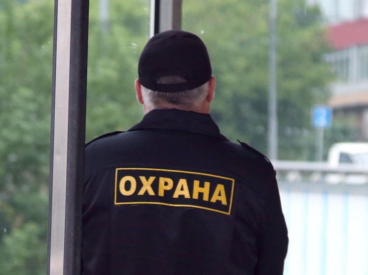 В ТЦ Щелково возник конфликт между охранником и подростками