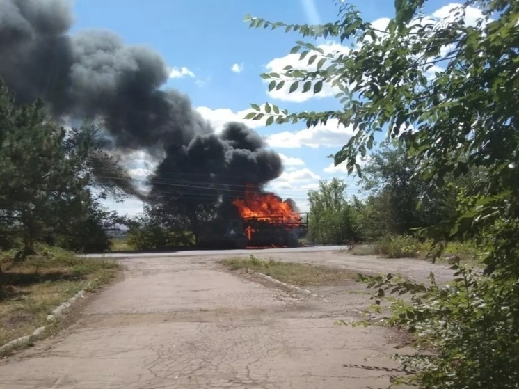 В Донецке на ходу вспыхнул КамАЗ