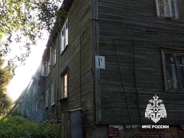 Деревянная двухэтажка загорелась на Птицефабрике в Петрозаводске