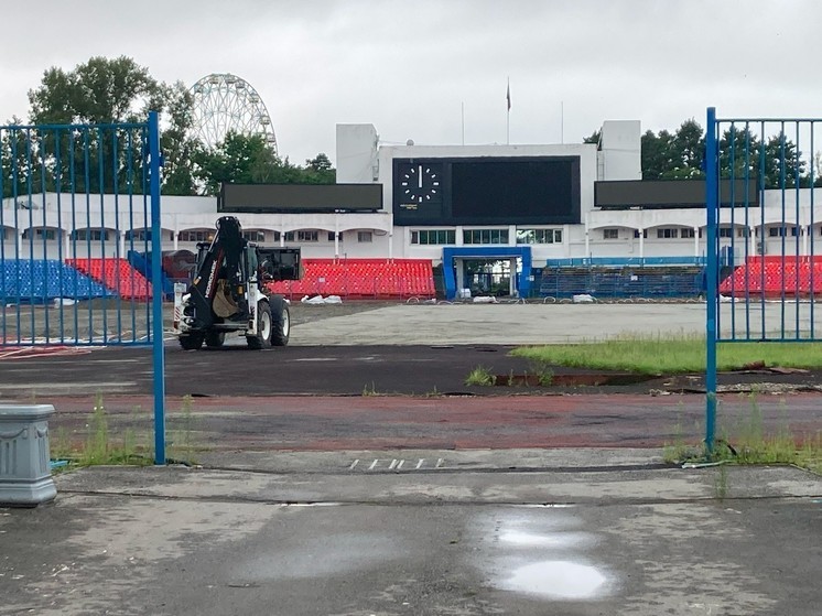 На хабаровском стадионе имени Ленина меняют систему подогрева поля