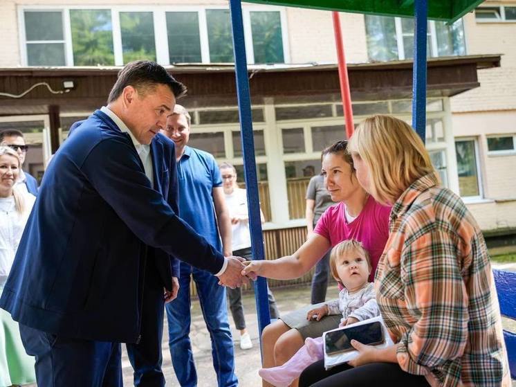 Губернатор и полпред президента посетили жителей Курской области в Подмосковье