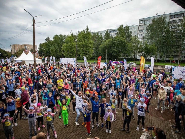 Василий Анохин поздравил смолян с Днем физкультурника