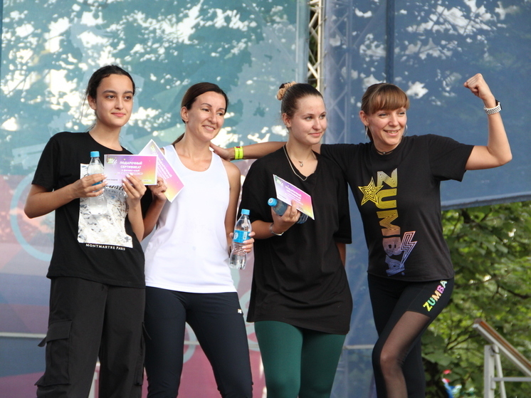 Развернулся праздник на набережной города