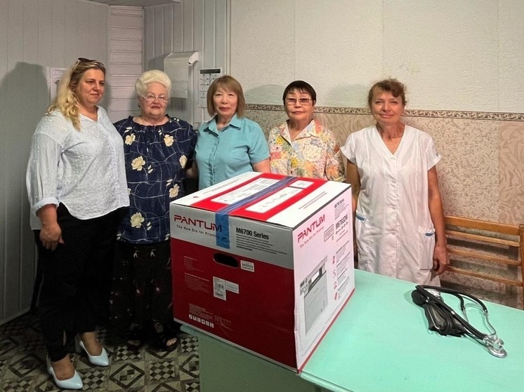 Медики Калмыкии передали коллегам из Антрацита оргтехнику