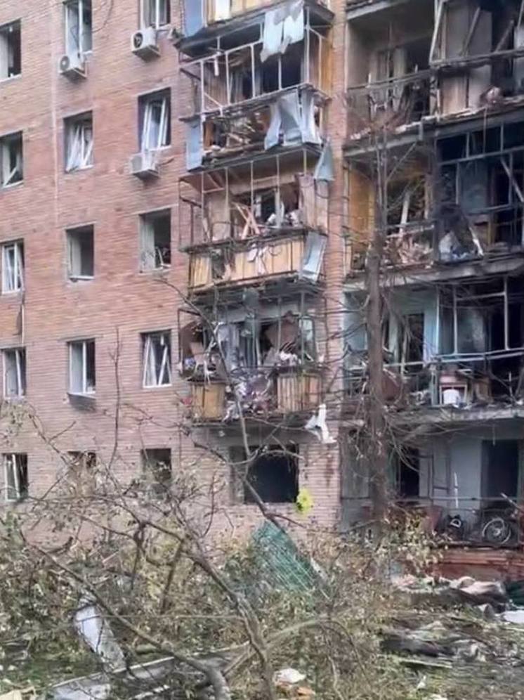 В Курске жильцам поврежденного ракетой дома окажут помощь