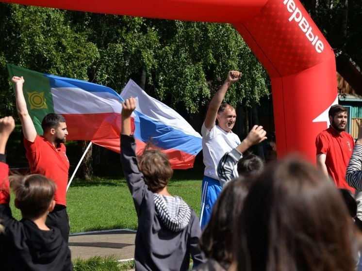 В Хакасии мастер спорта международного класса провел «Зарядку со стражами порядка»