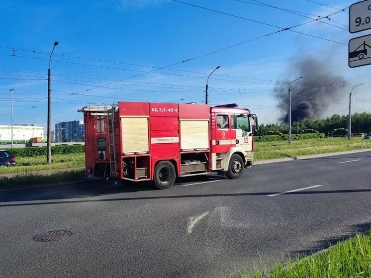 Появились подробности крупного пожара на складе в Московском районе