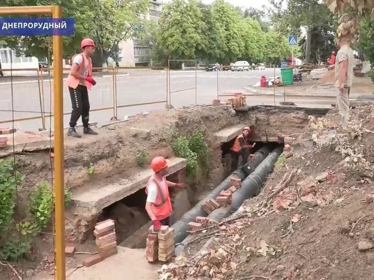 В Днепрорудном на Запорожье проводят масштабную реконструкцию теплотрасс