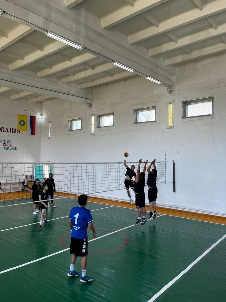 В райцентре Калмыкии провели турнир по волейболу