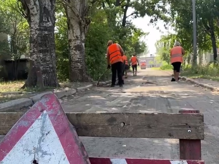 Специалисты из Бурятии восстанавливают дороги в Старобешевском МО ДНР