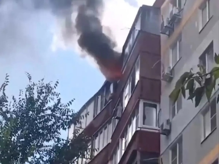В Ростове при пожаре в квартире спасатели эвакуировали 25 человек