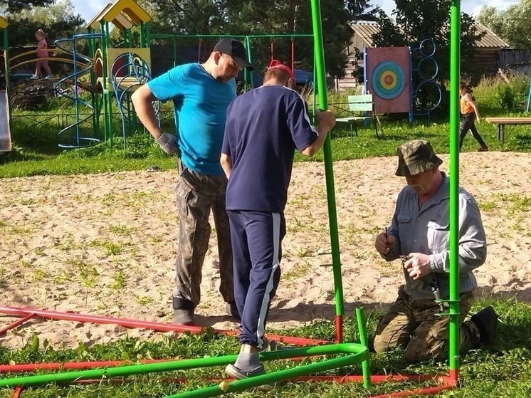 В Давыдово Старорусского района обновили детскую площадку
