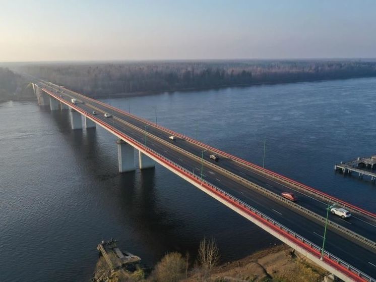 Ладожский мост на трассе «Кола» разведут для прохода баржи 13 августа