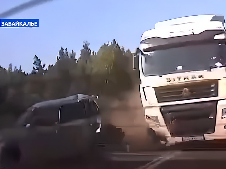 Пьяный водитель фуры столкнулся с легковушкой в Забайкалье