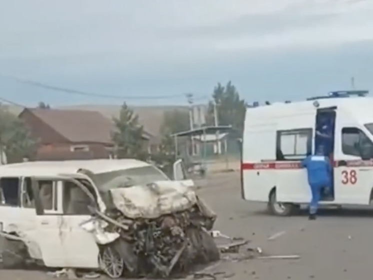 Спасатели Тувы ликвидировали последствия серьезного ДТП