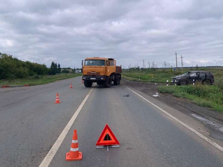 В Курманаевском районе в ДТП иномарки с грузовиком пострадал пассажир легкового авто