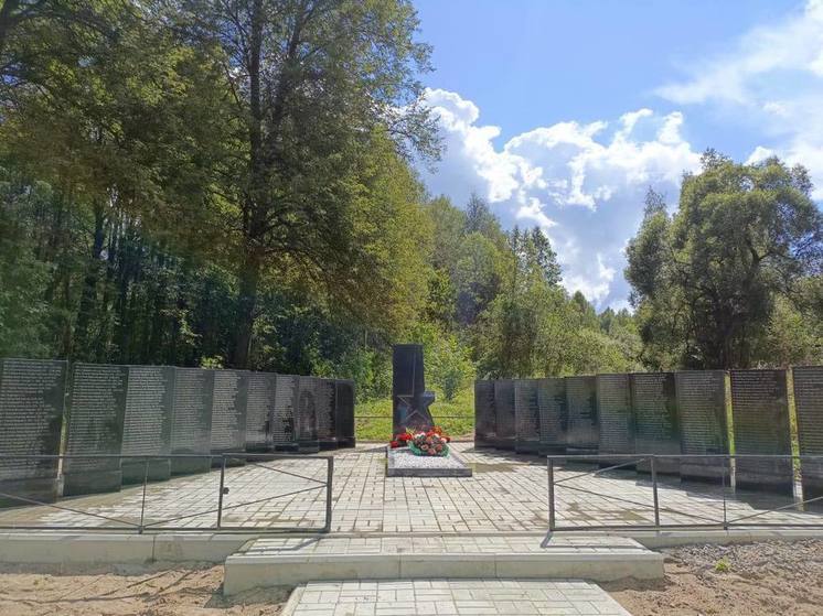 Ремонт завершился на братском захоронении Локнянского округа