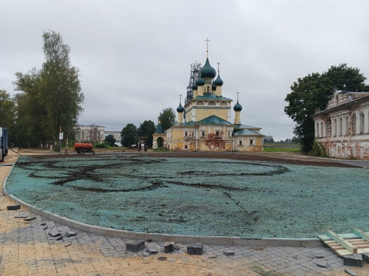 В Угличе вандалы на мотоциклах испохабили дорогостоящий газон