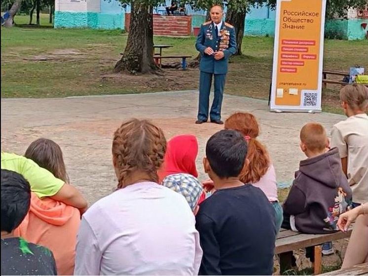 В Орловской области детям в лагере «Солнечный» рассказали о защитниках страны