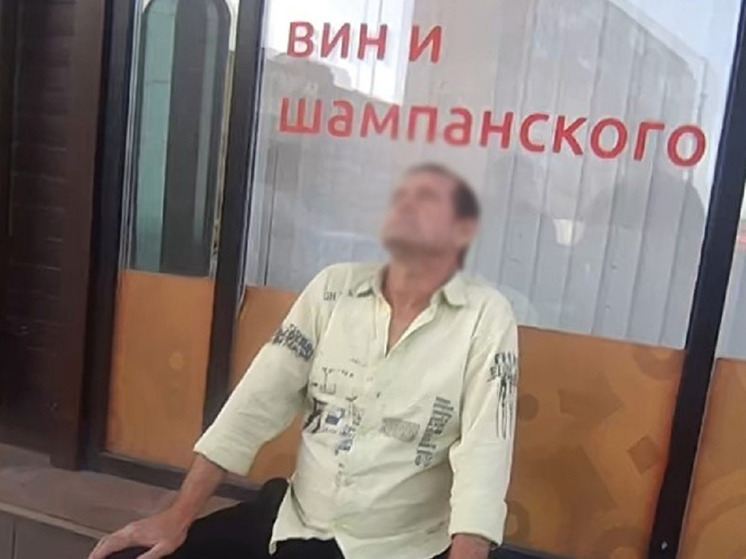 В Новосибирске мужчина отправился за пивом, разбил 20 бутылок и напал на кассиров