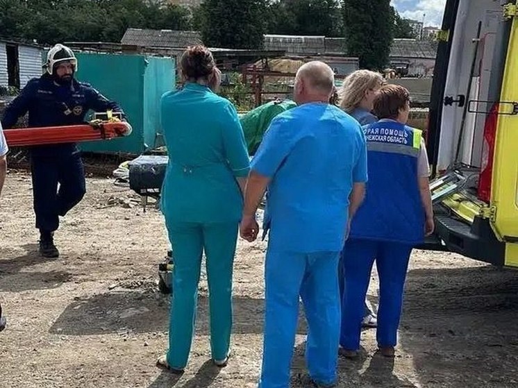 Стало известно о состоянии пострадавшего при падении строительного лифта в Воронеже