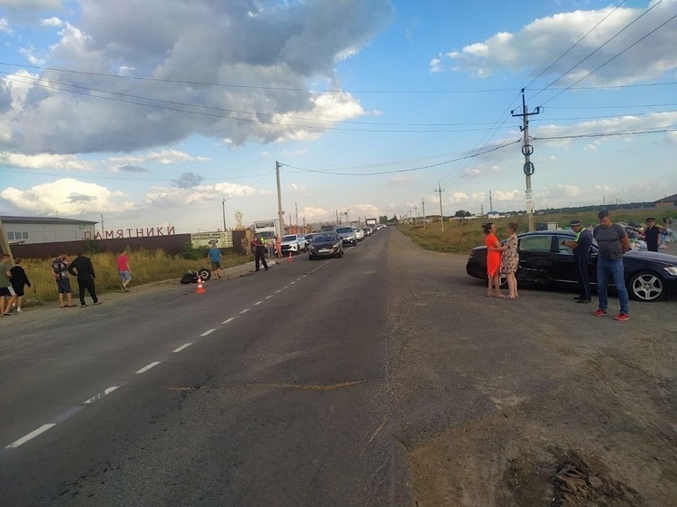 В Ростовской области внедорожник насмерть сбил мотоциклиста