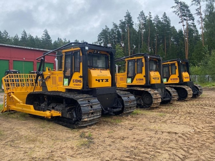 Для лесных пожарных региона поступили 3 новых бульдозера