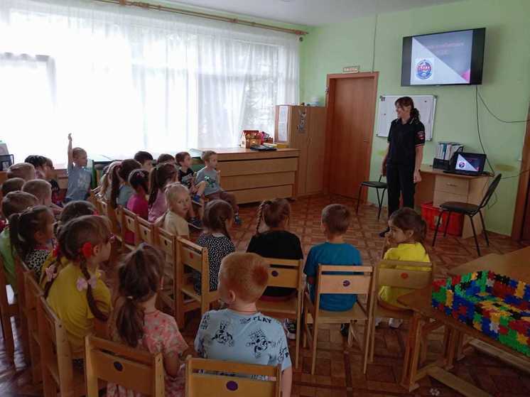 Госавтоинспекторы г.о. Серпухов посетили дошкольников МБОУ СОШ 17
