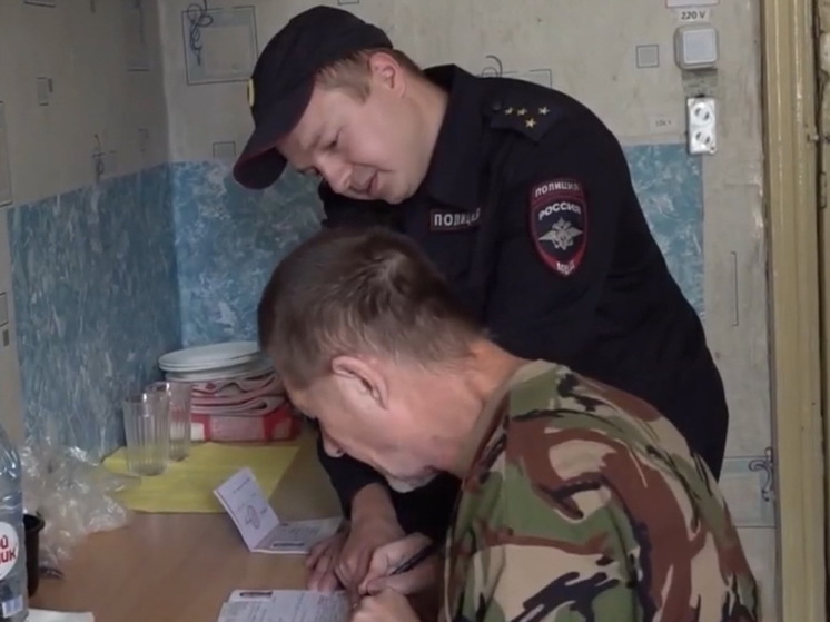 Курские полицейские выдали жителям приграничья 275 новых паспортов взамен утраченных