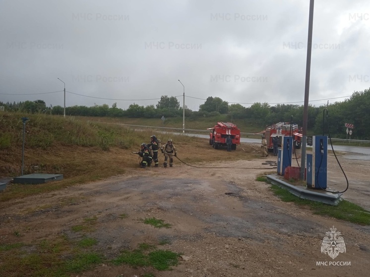 Орловские огнеборцы отрабатывали навыки тушения пожара на АЗС