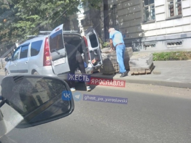 В Ярославле тротуарную плитку воруют по всему городу