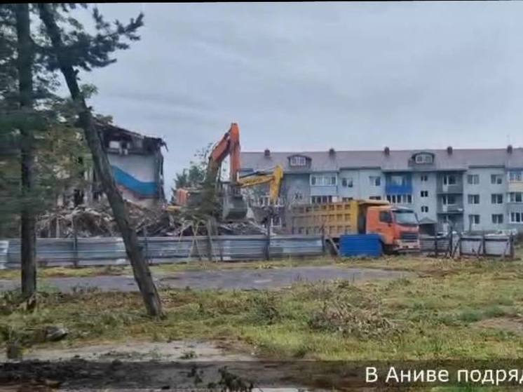 В Аниве до конца года снесут 7 аварийных бараков