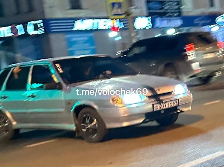 В Тверской области пассажиры автомобиля брызгали в людей странной жидкостью