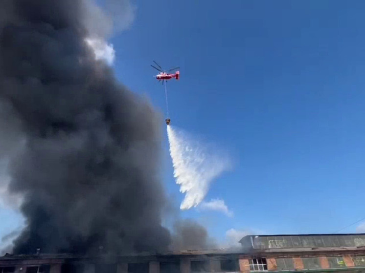 К тушению крупного пожара в Люберцах привлекли авиацию