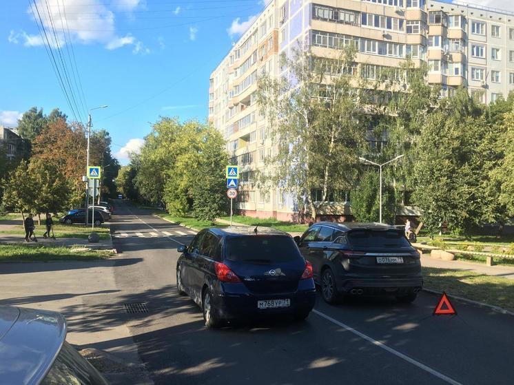 Велосипедист попал под колеса кроссовера в Туле