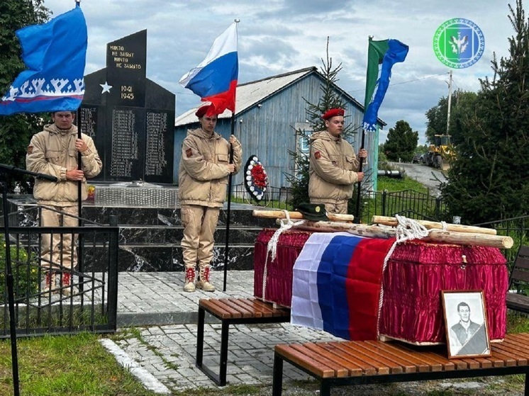В Лопхарях простились с погибшим на фронте Николаем Уксюмовым
