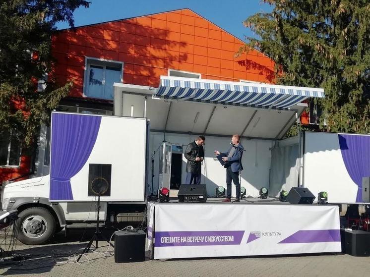 Семь районов Запорожья станут ещё культурнее с новыми автоклубами